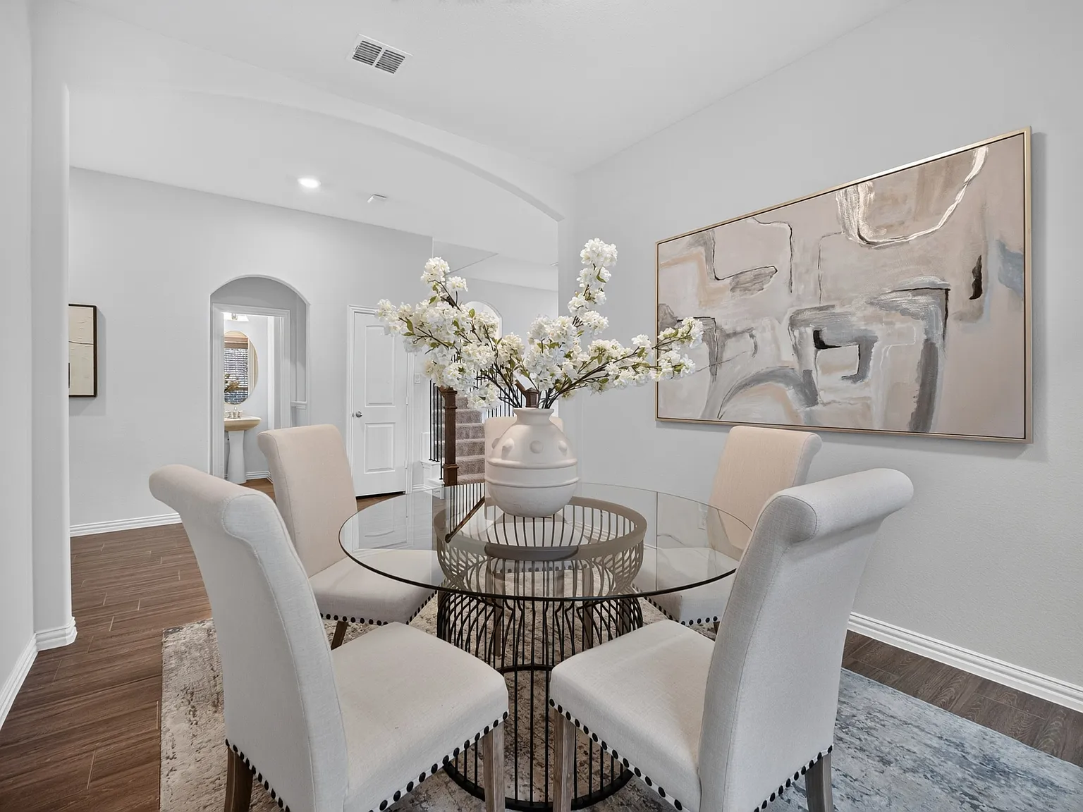 4 bed, 2423 sqft, $2,400 — Photo 4