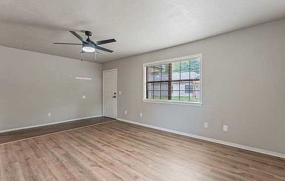 5th image of 153 W Hill St