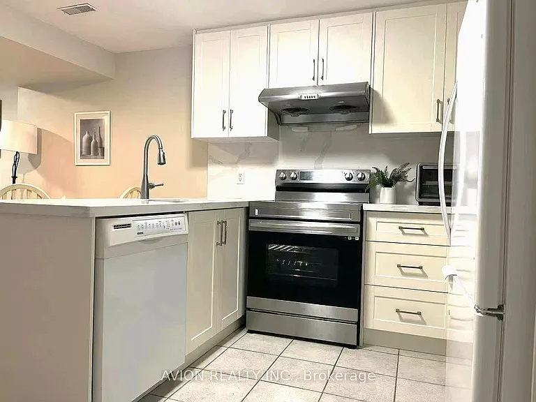 32 Manorheights St — Photo 4