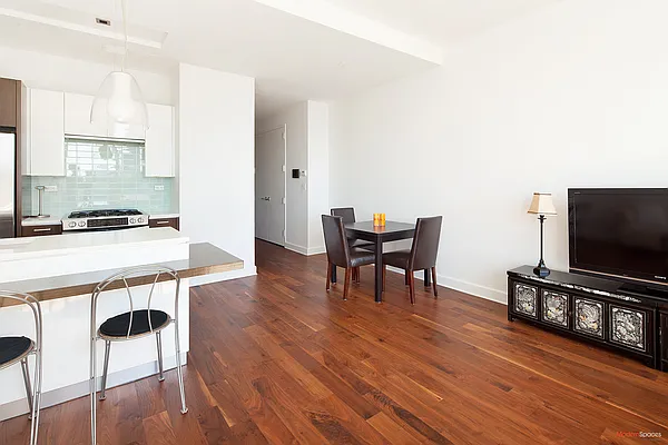 Sold by Modern Spaces | media 6