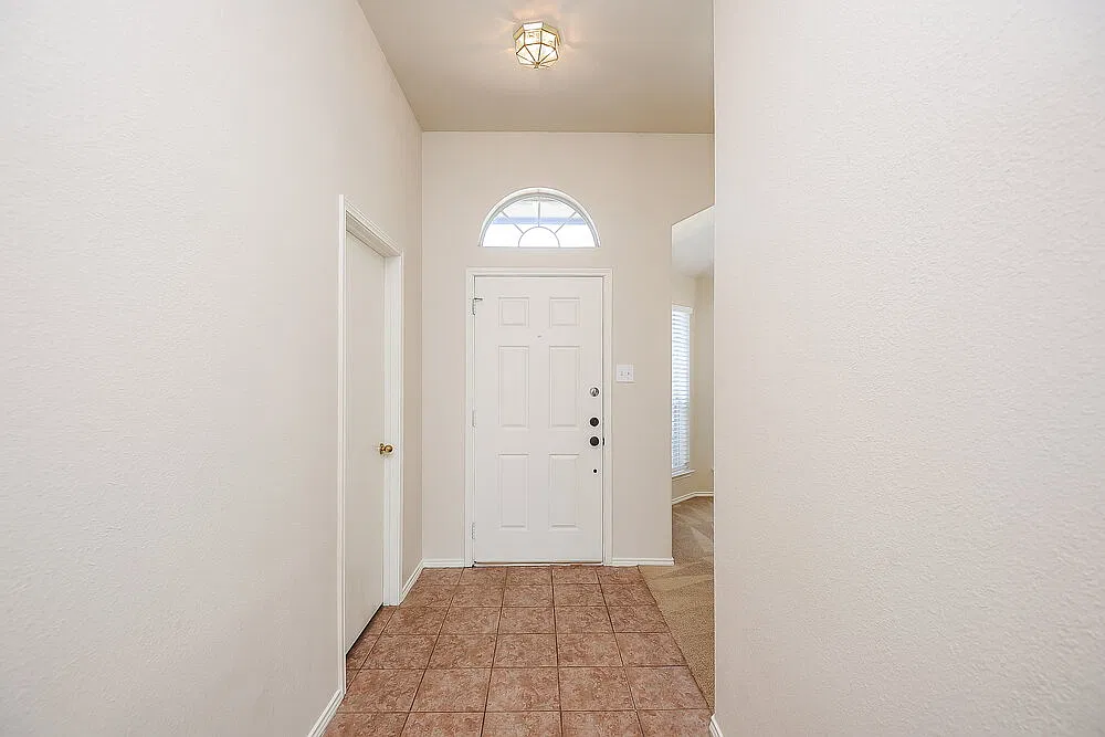 3 bed, 2.0 bath, 1596 sqft, $2,180 — Photo 3