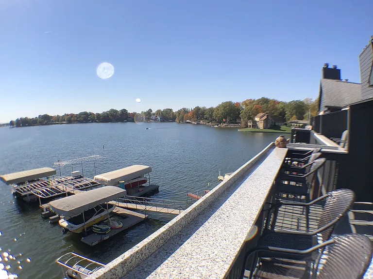 102 Clarendon Dr — Photo 2