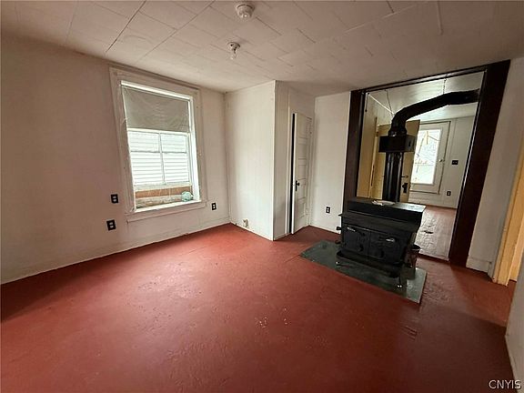 4th image of 9577 Main St