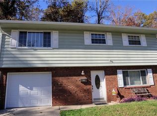 907 Upton Dr, South Charleston, WV 25309