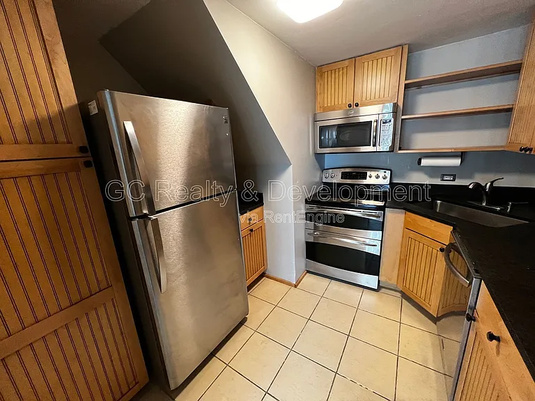 1221 N Dearborn St #P9N — Photo 5