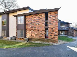 2460 W Good Hope Rd UNIT 53, Glendale, WI 53209