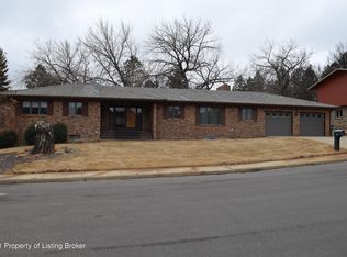 517 Park St, Dickinson, ND 58601