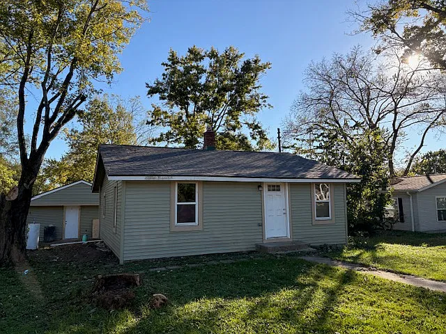 1945 Division St