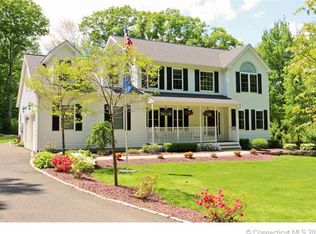 40 Shorelands Dr, Madison, CT 06443