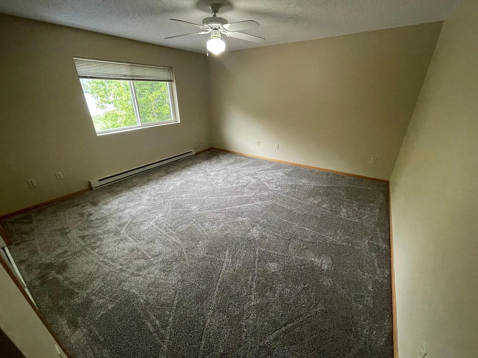 3 bed, 1500 sqft, $2,100 — Photo 4