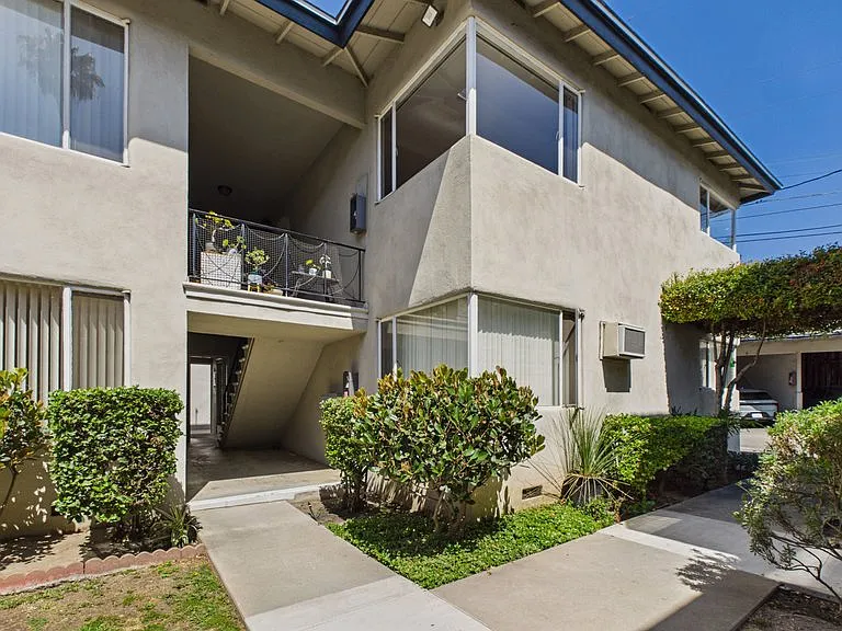 1720 Grevelia St #H — Photo 11