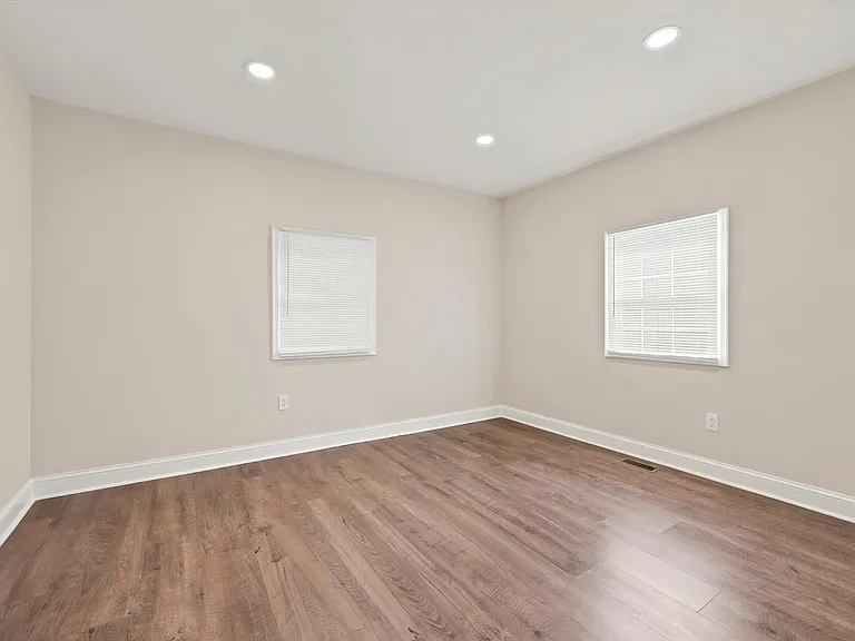 1605 Brintons Bridge Rd — Photo 10