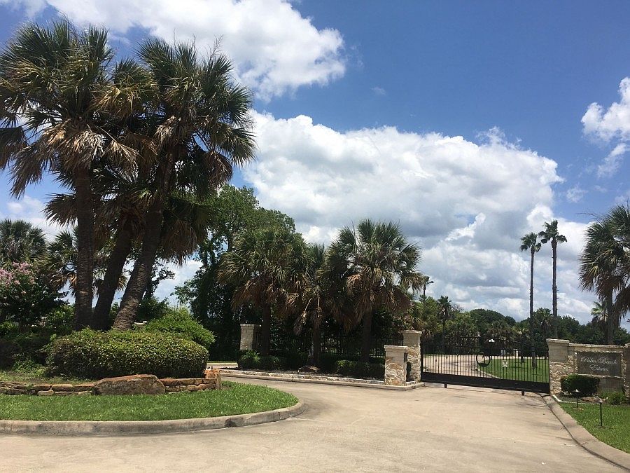 2nd image of 18752 Palm Beach Blvd