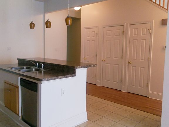 4th image of 913 Kinney St