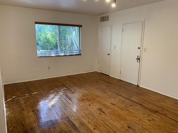 5th image of 2825 Sheridan Ave APT 6
