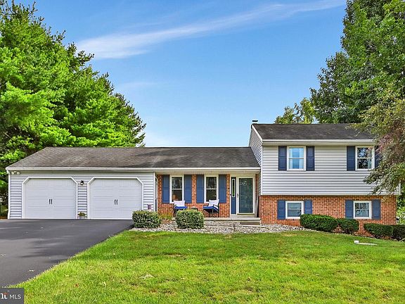 2nd image of 126 Meadow View Ln