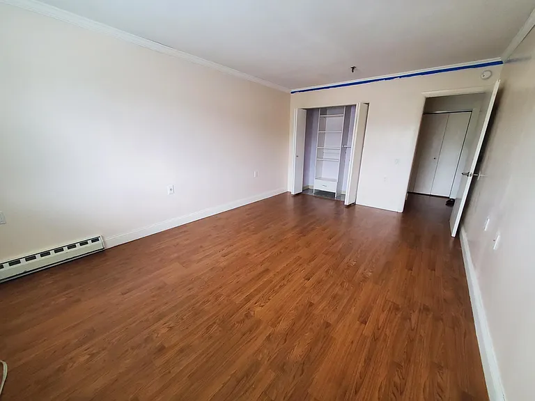 51 Schuyler Ave #4G — Photo 10