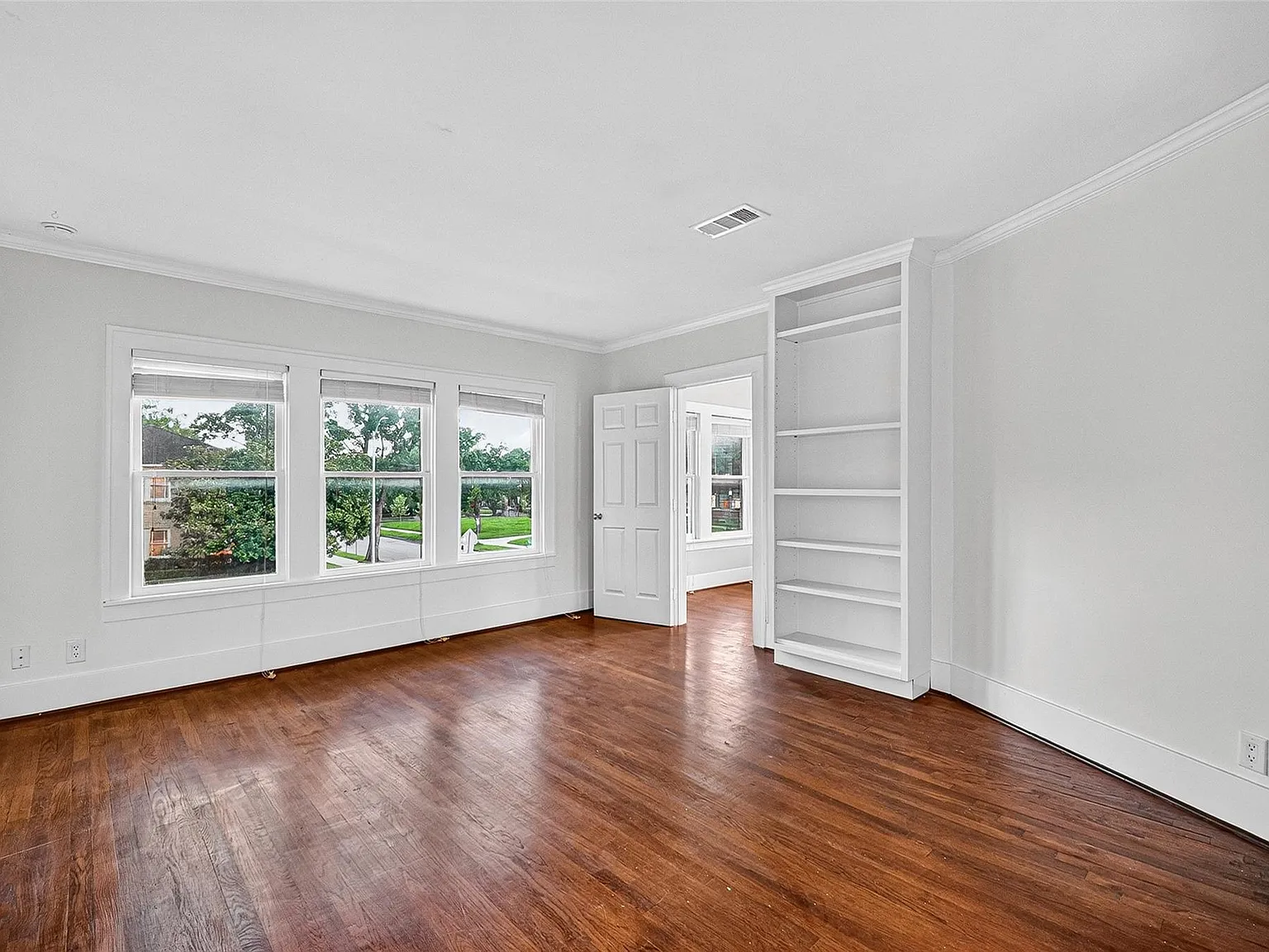 2 bed, 1.0 bath, 1350 sqft, $2,100 — Photo 3