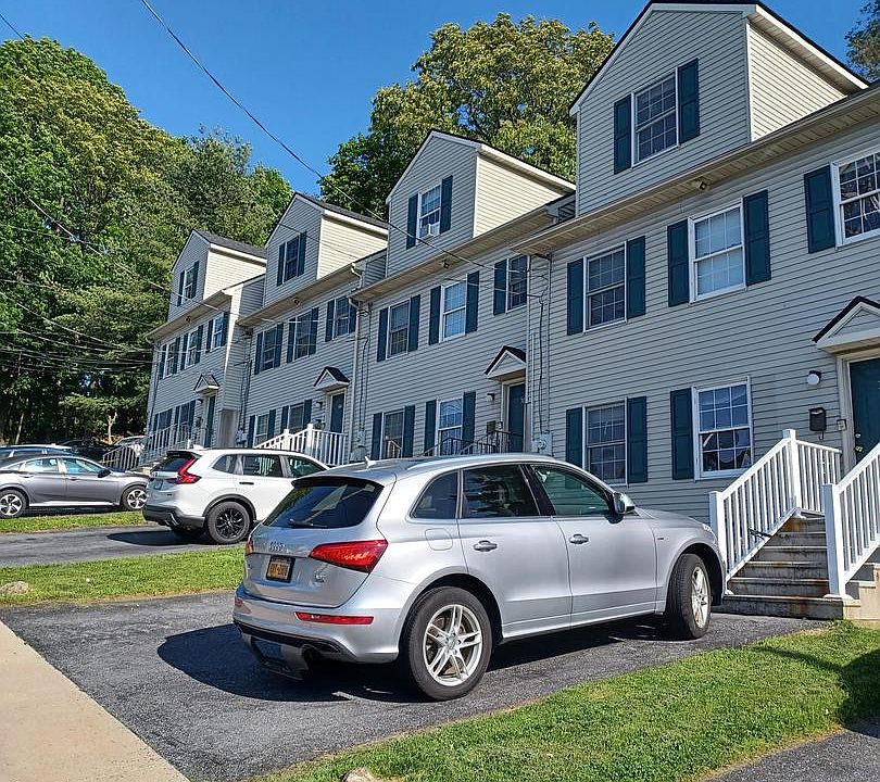 1st image of 302 W 8th St