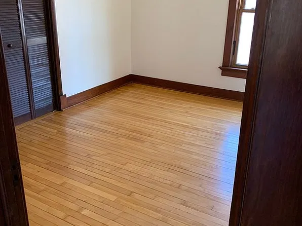 619 Cleveland Ave, Manitowoc, WI 54220
