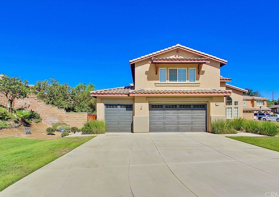 1st image of 860 Ringdahl Cir