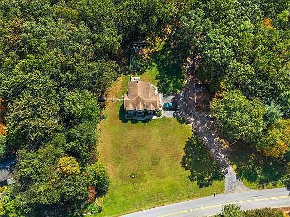 3rd image of 2160 Black Bear Rd