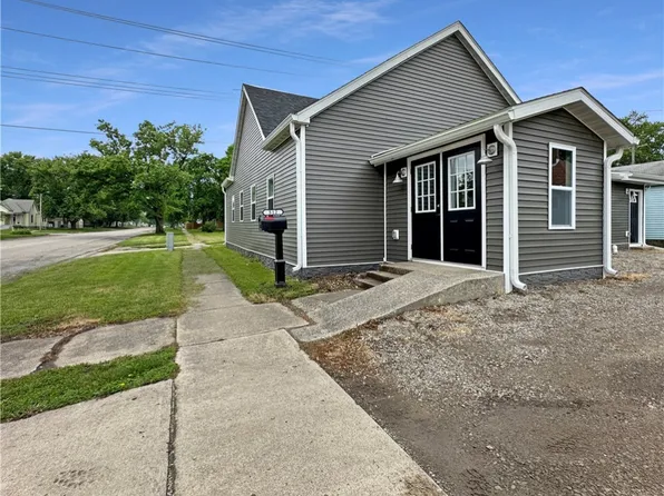 512 S 9th St, Mattoon, IL 61938