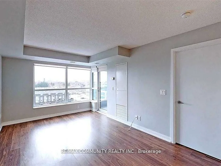 181 Village Green Sq #715 — Photo 2