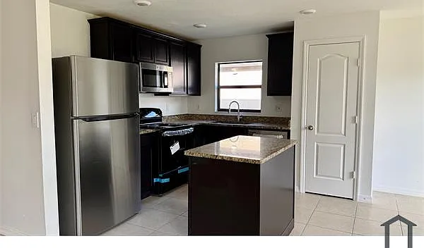 837 Chatham Walk Dr — Photo 2