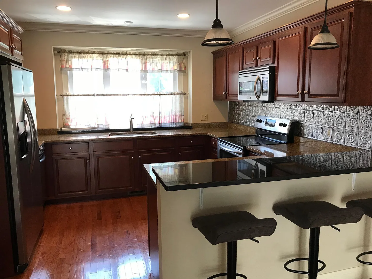3 bed, 3.5 bath, 1590 sqft, $2,750 — Photo 4