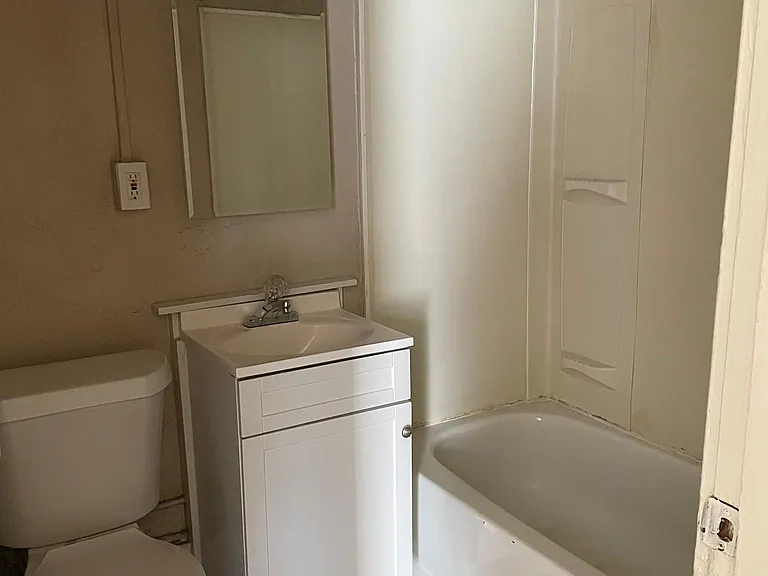 239 Andrews St #4 — Photo 9