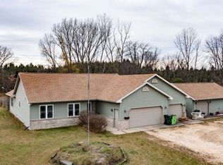 E8835 Huntley Rd, New London, WI 54961