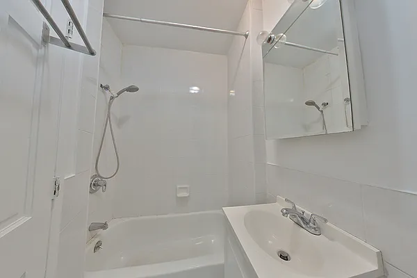 Rented by Platinum Properties | media 7