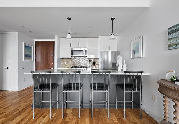 4th image of 500 4th Ave APT 7O