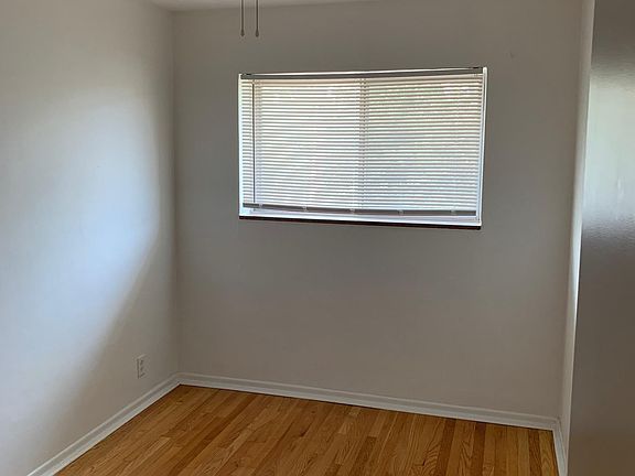 5th image of 935 Holly Hills Ave