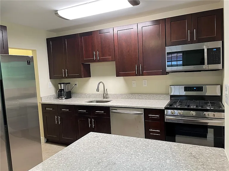 721 Center Ave — Photo 6