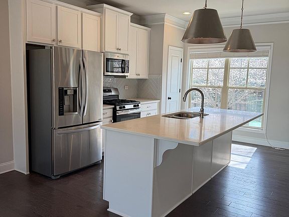 5th image of 1550 Baygreen Rd