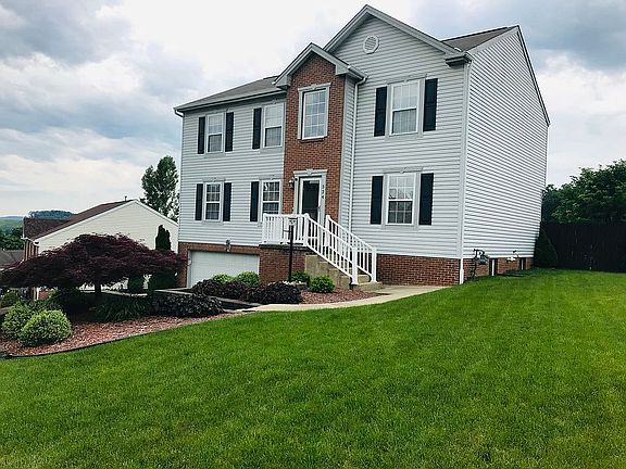 3rd image of 324 Chanticleer Cir