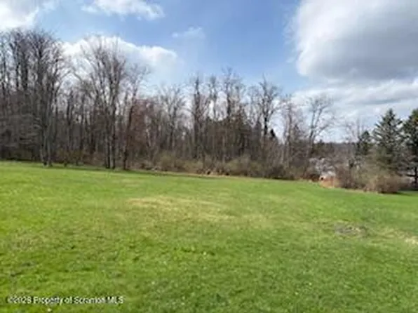 Edwards Ave, Clarks Summit, PA 18411