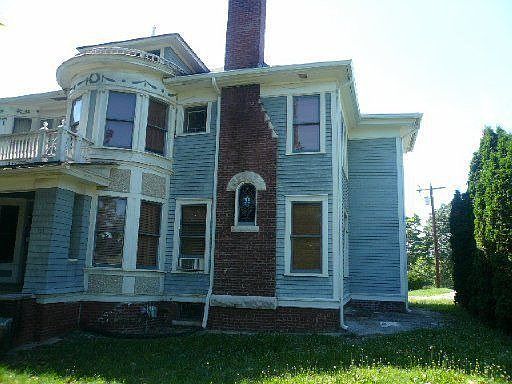 2nd image of 135 E Scott Ave