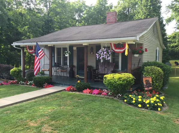 395 Lyon Ave, East Palestine, OH 44413