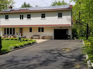 3 Hutchinson Ct, Great Neck, NY 11023