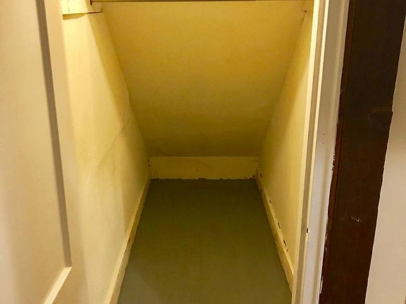 5th image of 18 W Harvey St APT C