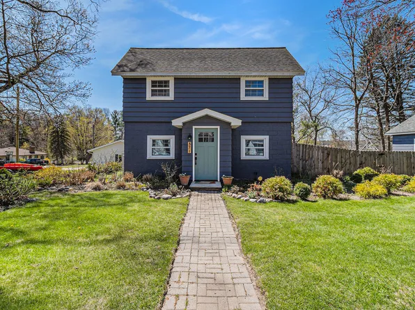 371 4th St, Pentwater, MI 49449