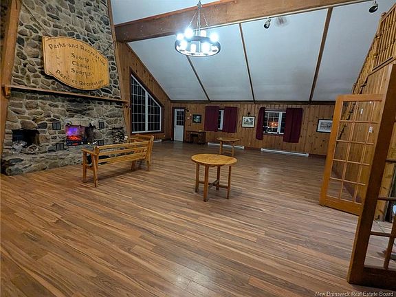 3rd image of 716 Golf St