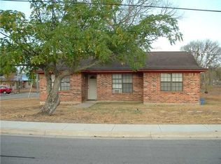 5 Independence Ct, Ridge, NY 11961