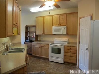 3rd image of 5272 Greenwood Dr