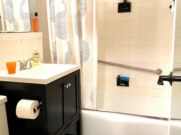 153 East 57th Street image 7 of 9