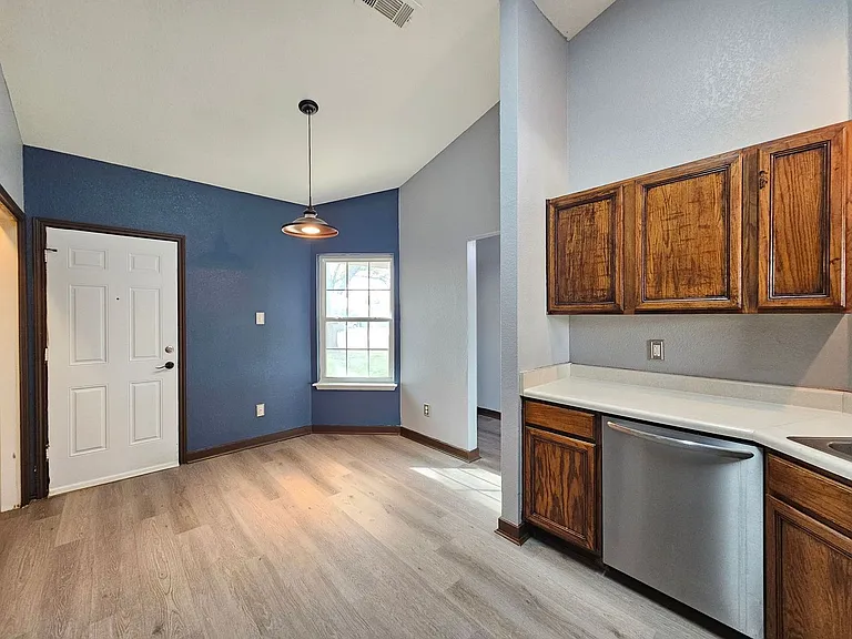 2209 Pixton Dr — Photo 5