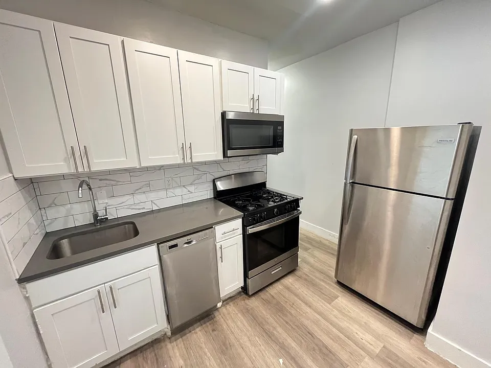 11 Gifford Ave #23E